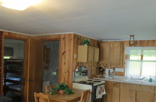 Crandon Cottage | Lakefront Cottage with 18' Pontoon included