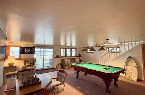 Koontz Lake House | Lakefront Escape/Koontz Lake- 3BR/3 BA-pool table