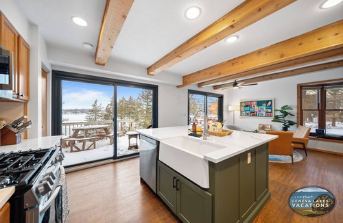 Honey Creek House | Lakefront Getaway, Swim, Laugh, Family Fun for all! Close to Kettle Moraine