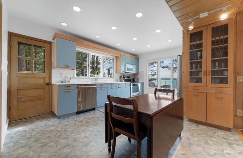Higgins Lake House | LAKEFRONT HOME w BEACH @ HIGGINS LAKE!