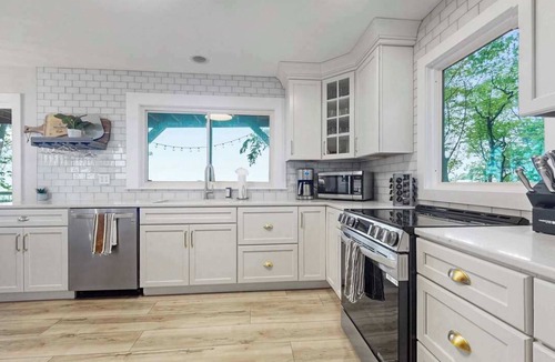 South Haven House | Lakefront | Hot Tub | Fire Pit | Beach Access | Lake Views | Dogs