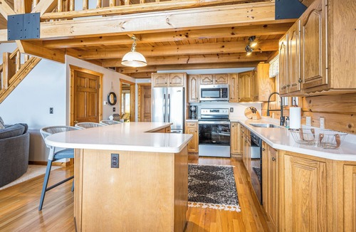 Gladwin Cottage | Lakefront Log Cabin - Sunset + Docks & Outdoor Fun