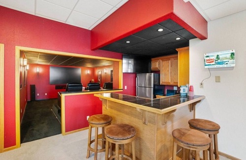 Maplewood House | Lakefront Retreat on Okauchee | Theater, Hot Tub, Bunk Room + 50’ Frontage