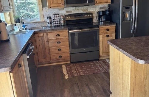 Christmas House | Lakehouse near Pictured Rocks, with Hot Tub, walking distance to Casino & Bars!
