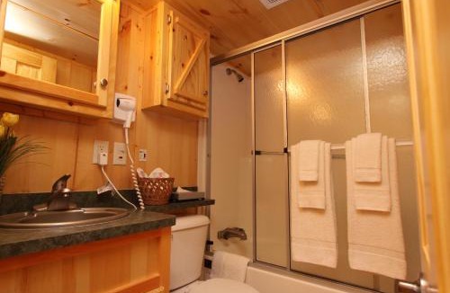 Milton Resort | Lakeland RV Campground Loft Cabin 1