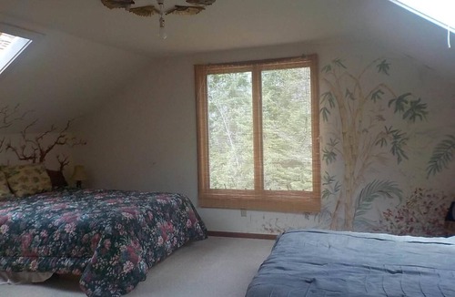 Crystal Falls House | LakEllen Cottages Main Guesthouse on Lake Ellen