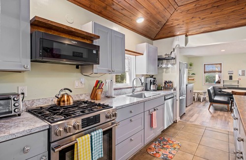 Alto House | Lakeside Cottage Retreat near Grand Rapids