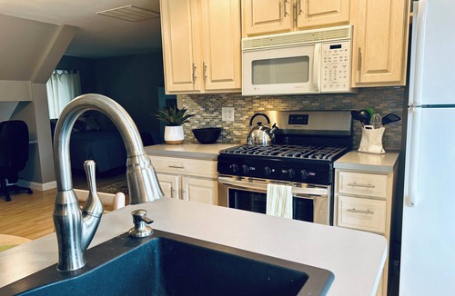 Luna Pier Apartment | Lakeside Getaway Studio In Luna Pier!