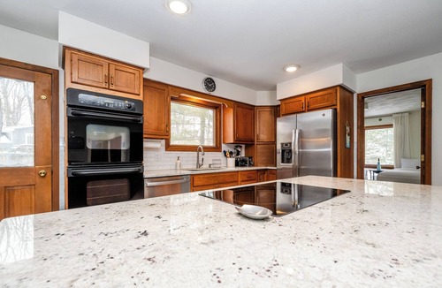 Harbert House | Lakeside Home With Pool & Hot Tub! Close To Beach!