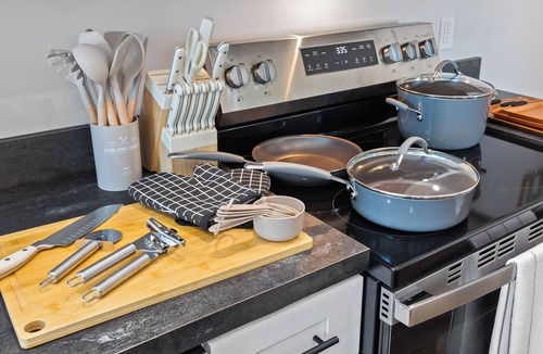 Shelbyville Cottage | Lakeside Luxury Cottage - Boat Rentals/Dock/Lakefront