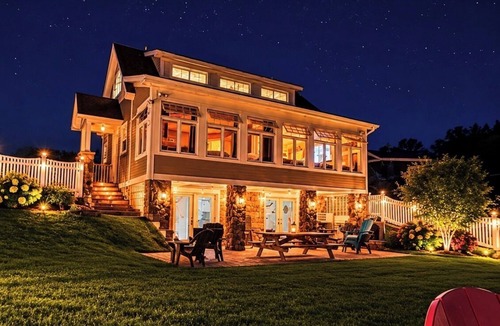 East Jordan House | Lakeside, New Large Dock & Mooring Ball. On beautiful Lake Charlevoix 🥂