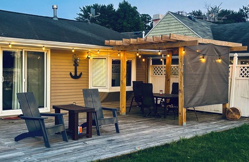 Alto Cottage | Lakeside Retreat Near Grand Rapids: Private Dock, Kayaks & Sunset Views