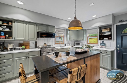 Twin Lakes House | Lakeview Terrace | Sauna |Screened-in Porch|Firepit|10 mins to Wilmot Ski