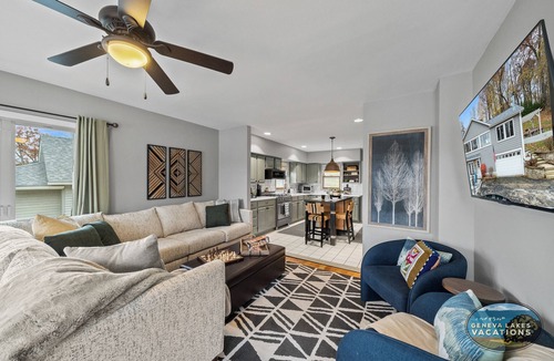 Twin Lakes House | Lakeview Terrace | Sauna |Screened-in Porch|Firepit|10 mins to Wilmot Ski
