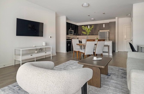 Schaumburg Apartment | Landing | Amazing 2BD, Gym, Yoga Studio
