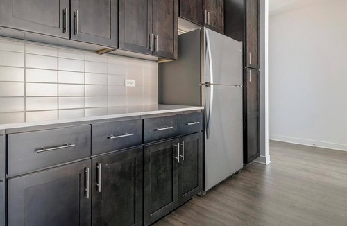 Schaumburg Apartment | Landing | Amazing 2BD, Gym, Yoga Studio
