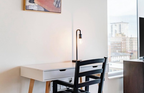 East Town Apartment | Landing | Chic 3BD, Gym, Game Room