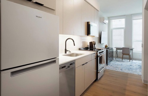 River North Apartment | Landing | Spectacular Studio in Lincoln Park