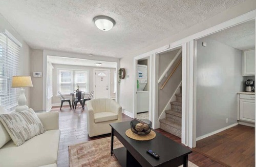 Lansing House | Lansing Home | 2BR Between MSU & Old Town