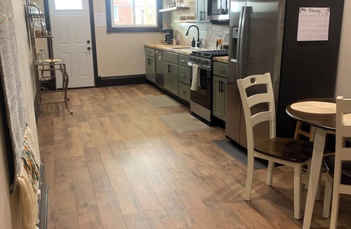Culver Apartment | Large 1,300 sq ft Historic Loft on Main Street