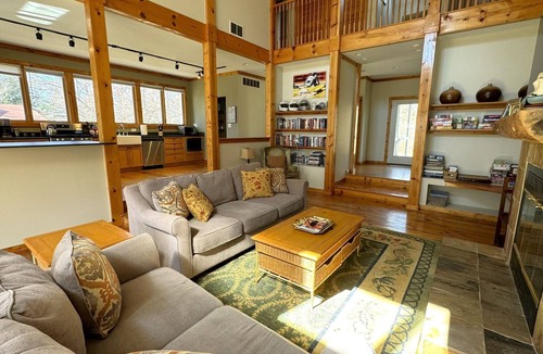 Union Pier House | Large home Assoc Beach across street Firepit Scrnd Porches