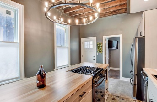 Fifth Ward House | Large Milwaukee Home 4BR Fast WiFi