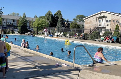 Park Ridge Apartment | Large private 2 bedroom apartment North of CHICAGO