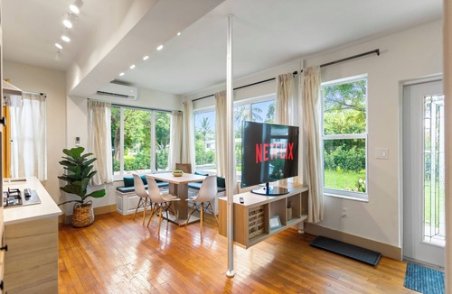 Miami Shores House | Lazzo: 2-bedroom unit in delightful Miami with cool AC for relaxing stay