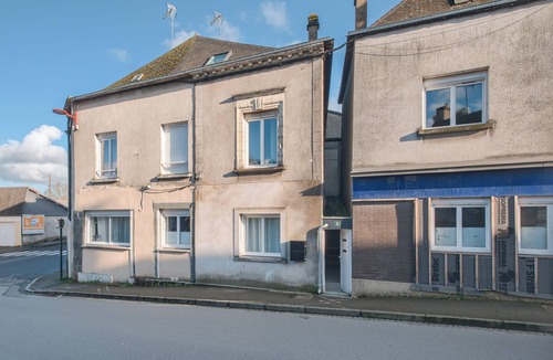 Cosse-le-Vivien Apartment | Le Cocon de Cossé - Wifi - 300m Centre