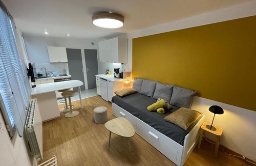 Coteaux Ouest Apartment | Le Kitsune - Studio refait a neuf avec parking