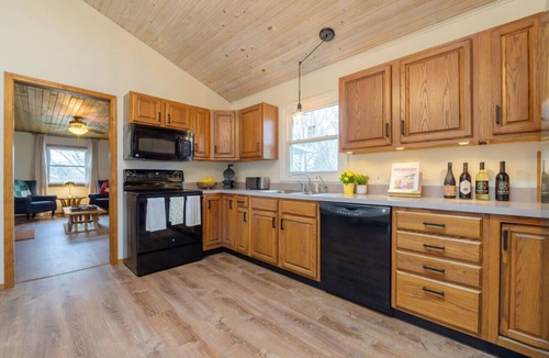 Baroda House | Lemon Creek Lodge Explore Michigan's Wine Trail