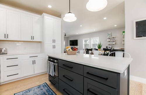 Northeast South Bend House | Less than one mile from Notre Dame's campus! Sleeps 10+ with all the amenities!
