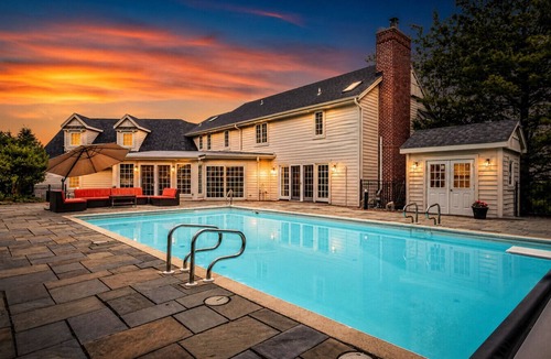Saukville House | Lighthouse | 9BR Resort · Pool · Arcade · Hot Tub