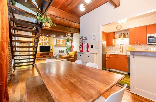 Sheffield and DePaul House | Lincoln Park 3BR Townhome Rooftop King Suite Sleeps 10