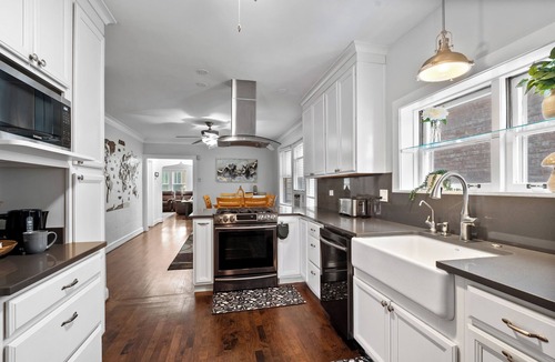 Chicago Condo | Lincoln Square Sunny 3BR-1Bath Condo – Family-Friendly, Walk to Everything!
