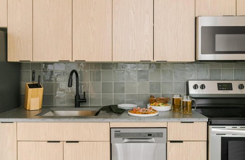 West Loop Gate Apartment | LIVN West Loop Chicago 1 BR