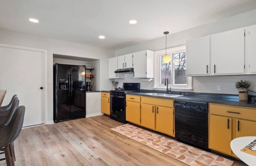 Manistee House | Locals Landing: Modern Family Retreat midway to Casino, River, & Lake Michigan
