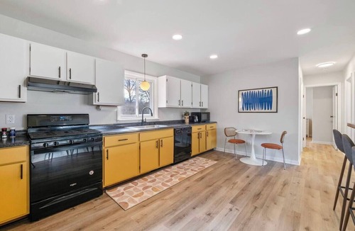 Manistee House | Locals Landing: Modern Family Retreat midway to Casino, River, & Lake Michigan
