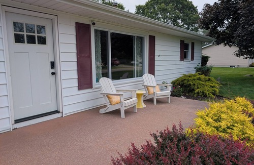 Manistee House | Locals Landing: Modern Family Retreat midway to Casino, River, & Lake Michigan