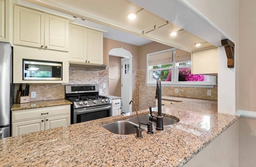 Petoskey House | Location Location Location - Charming 3 bed, 3 bath in the heart of Petoskey!