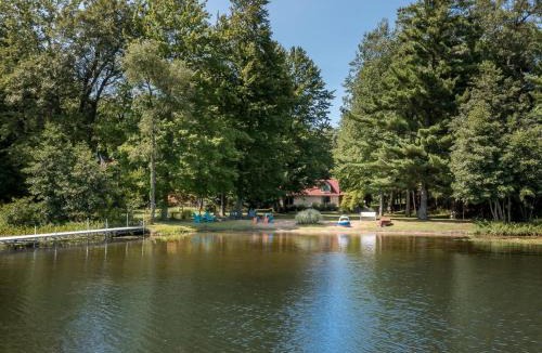 Kendall House | Lodge and Lake - Impressive Dual Woods and Lake Homes That Sleep 32