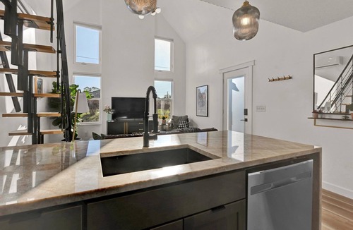 Babe Denny Cottage | Lofty cottage 3 min from Lucas Oil Stadium/downtown