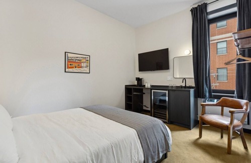Palmer Square Hotel | Logan Square SRO Hotel Room 209