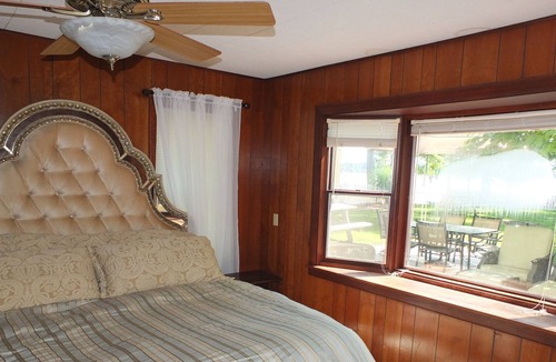 Sister Lakes House | Lorlee - LARGE AND LOVELY FAMILY COTTAGE ON DEWEY LAKE WITH PRIVATE BEACH!
