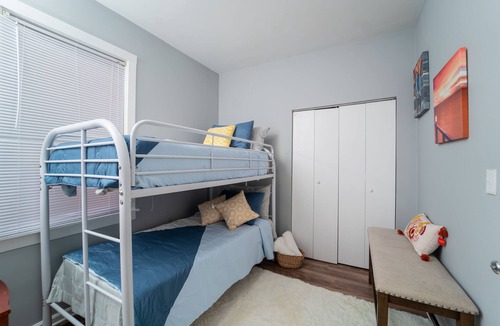 Blue Island Apartment | Lovely 3 Bedroom Apartment… Waiting for You to Make it Home!