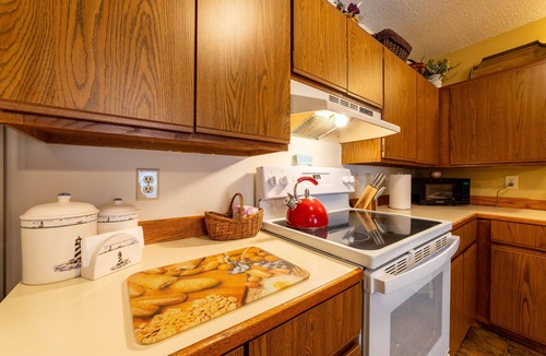 Walloon Lake Apartment | Lovely 3 min. Walk to Walloon Lake