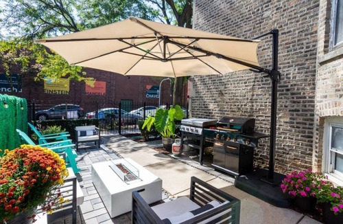 Uptown Apartment | -Lovely 5BD/3BR/3Parking on premises/Sleeps 14 guests/Andersonville