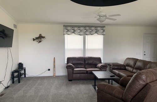 Sturgeon Bay House | Lunker House By the Bay- Rural, Contemporary and Spacious-Moments from Downtown