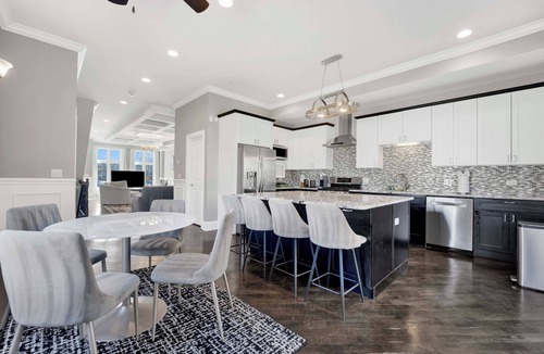 Grand Boulevard House | Lux Home in Chicago 7mins Downtown