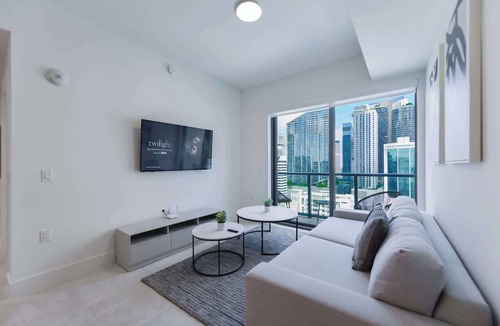 Brickell Condo | Luxe 2BR | Skyline Views | Walk to Brickell City
